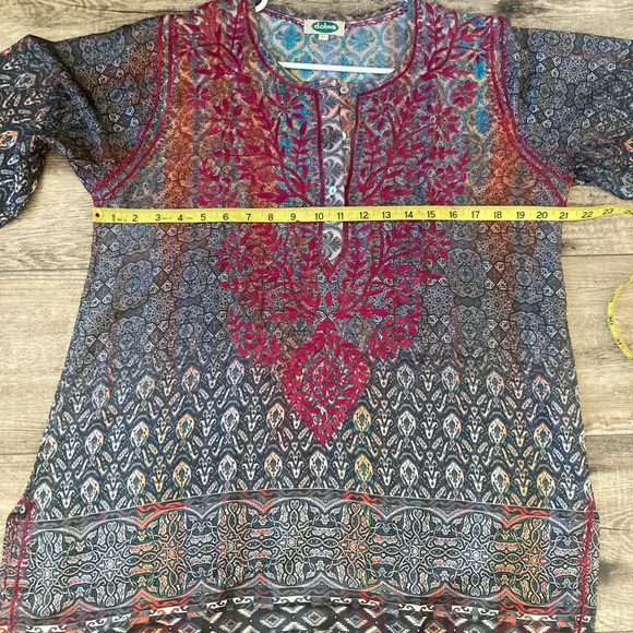 Beautiful Dolma 100% Silk Hand Embroidered Tunic - Picture 4 of 6